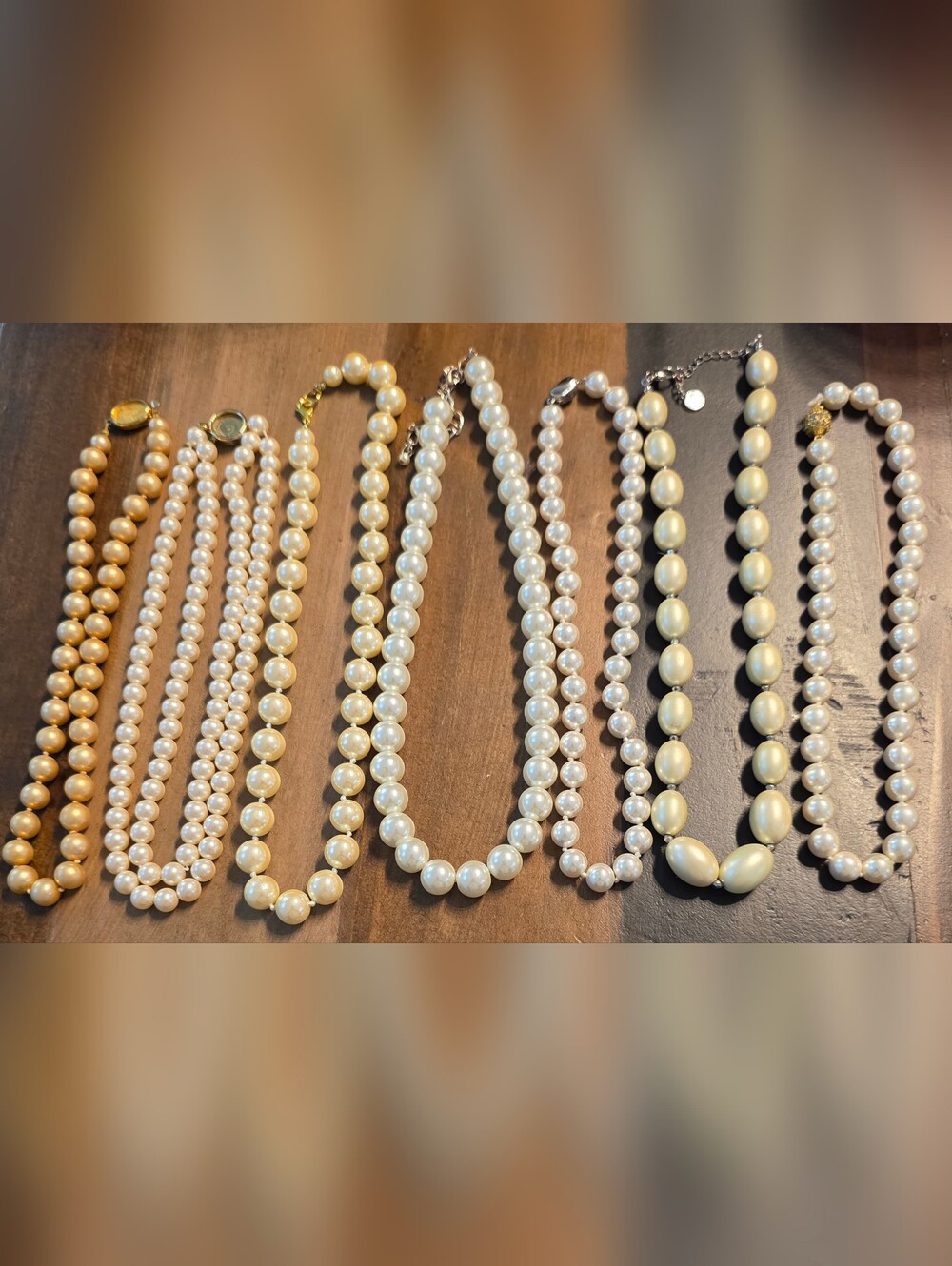 LOT OF 7 PAIRS OF HIGH QUALITY HEAVY VINTAGE PEARLS. Keep or resell